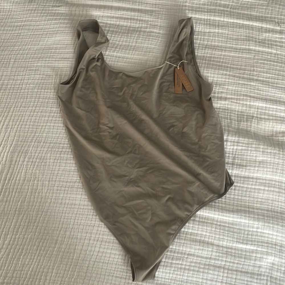 Skims SOFT SMOOTHING THONG BODYSUIT